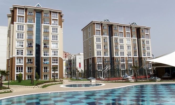 <table>
										<tr><td width=100><font color=#FFFFFF>Proje Adı:</font>
										</th><td width=160>Mutlutown
										</td><td width=100><font color=#FFFFFF>Lokasyon:</font>
										</td><td width=160>Kurtköy/Pendik
										</td><td width=100><font color=#FFFFFF>Arsa Alanı:</font>
										</td><td>13.532 m²
										</td></tr>
										<tr><td width=100><font color=#FFFFFF>İnşaat Alanı:</font>
										</td><td width=160>29.360 m²
										</td><td width=100><font color=#FFFFFF>Konut Alan:</font>
										</td><td width=160>22.797 m²
										</td><td width=100><font color=#FFFFFF>Konut Adedi:</font>
										</td><td>158
										</td></tr>
										</table>
										<table>
										<tr><td width=100><font color=#FFFFFF>Mimarlık Ofisi:</font>
										</td><td>Ekol Mimarlık (Adem Erkol)
										</td></tr>
										</table>